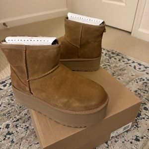 UGG Women's Classic Mini Platform Boots - Size 7, in Chestnut - NEW